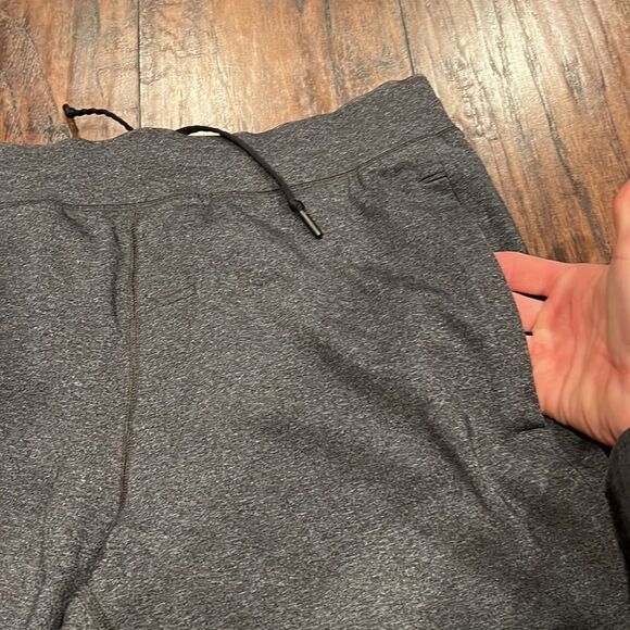 Lululemon Dk Grey Sweat Pants. Great Condition size L - Picture 4 of 12